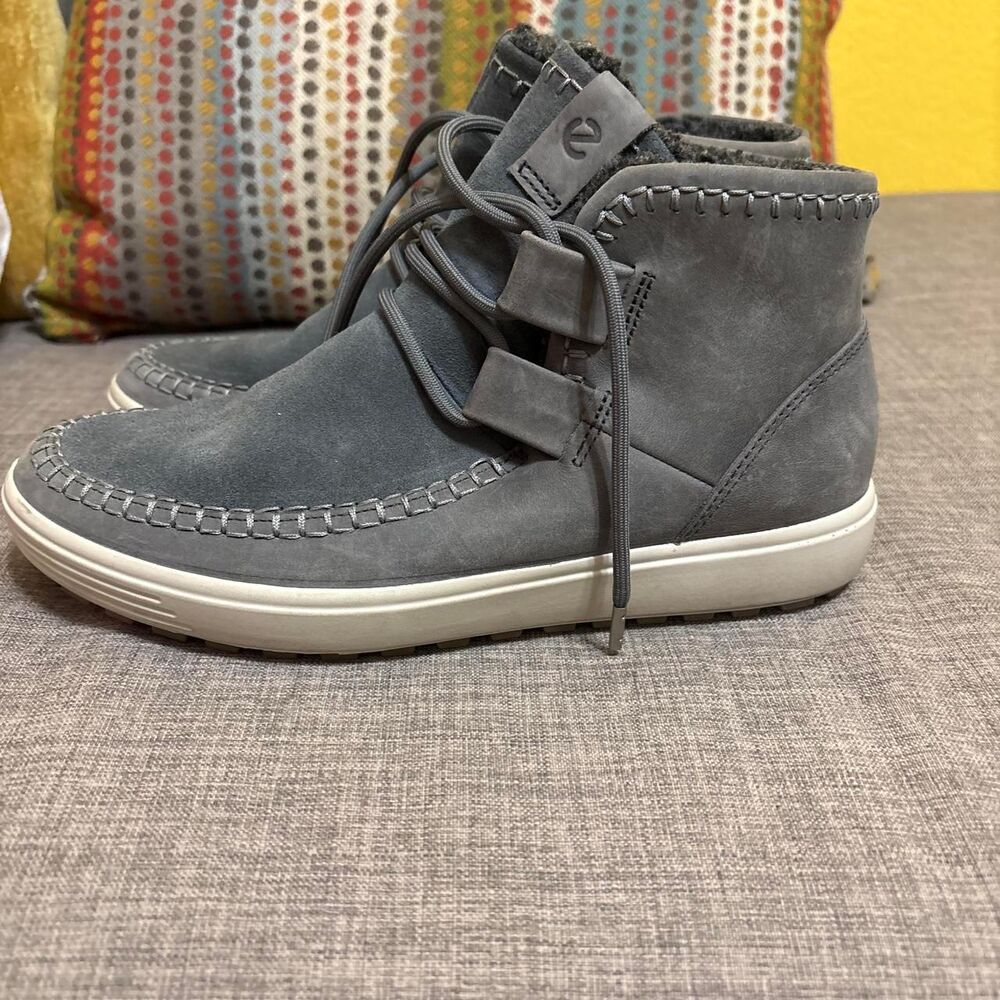 Ecco Women's Grey and Navy Boots